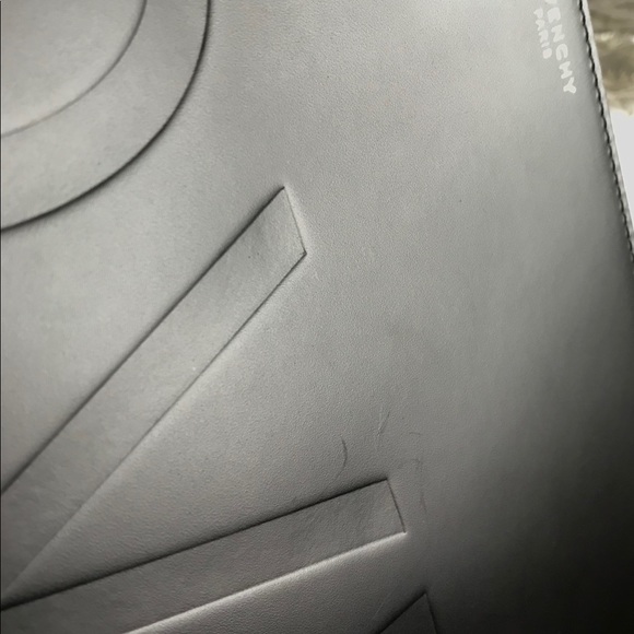 Givenchy pouch/clutch w/ original box & dust cover - Picture 7 of 8